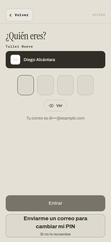 Segundo paso: elegida la persona, aparecen cuatro casillas para el PIN con un botón Ver, la línea Tu correo es di•••@example.com, y abajo el botón Enviarme un correo para cambiar mi PIN